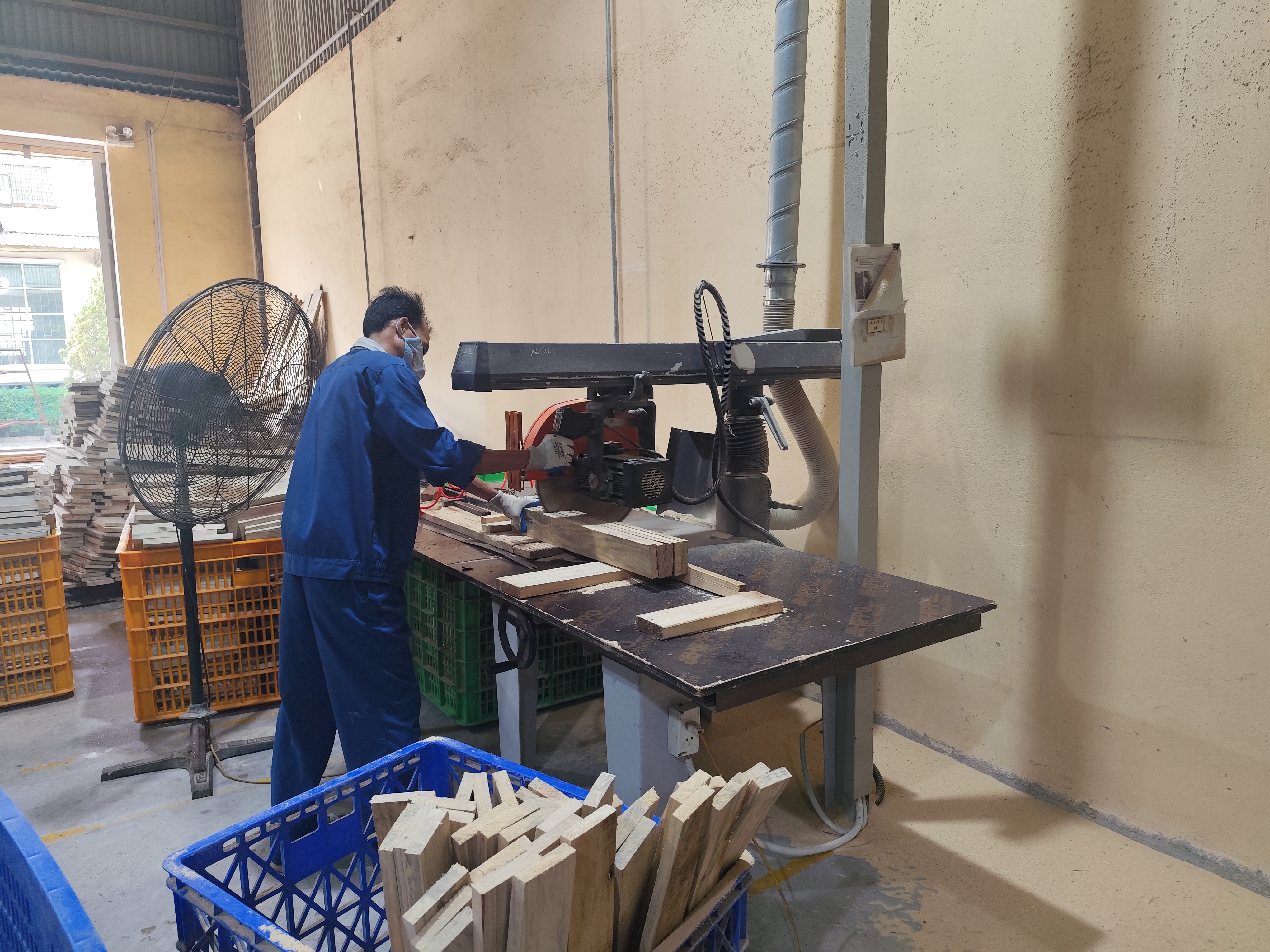 Wood sawing machine 1.jpg